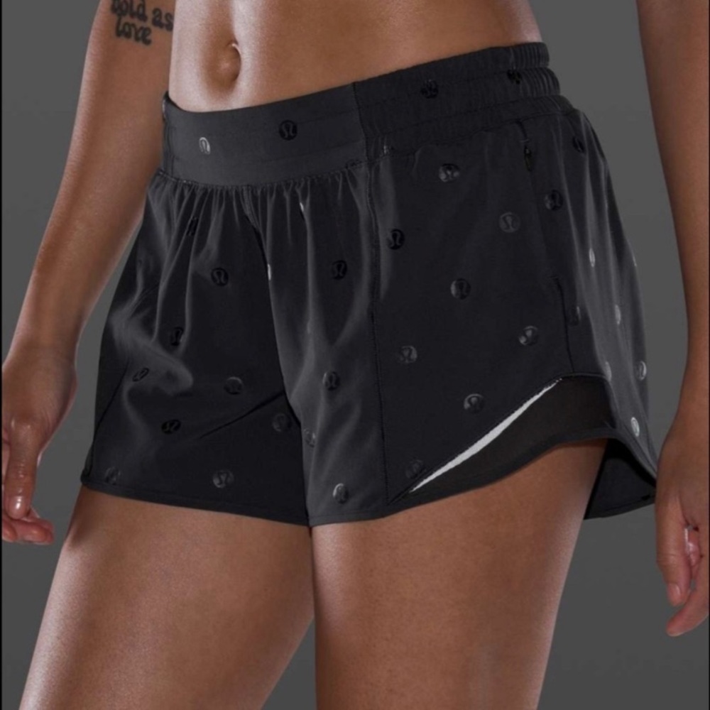 *2 pairs* Lululemon hotty hot LR short 4” lined
